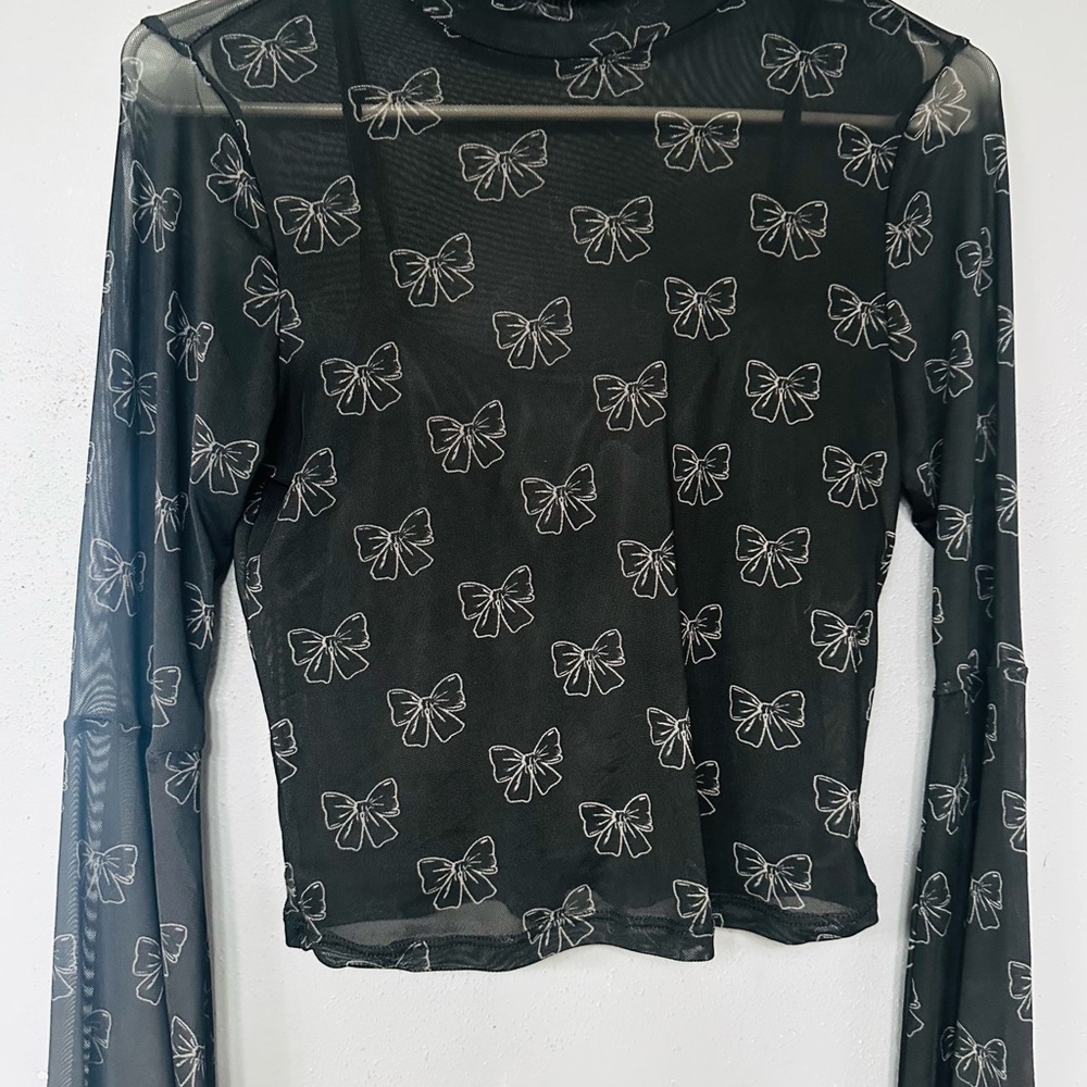 Black Graphic Long Sleeve Crop Blouse